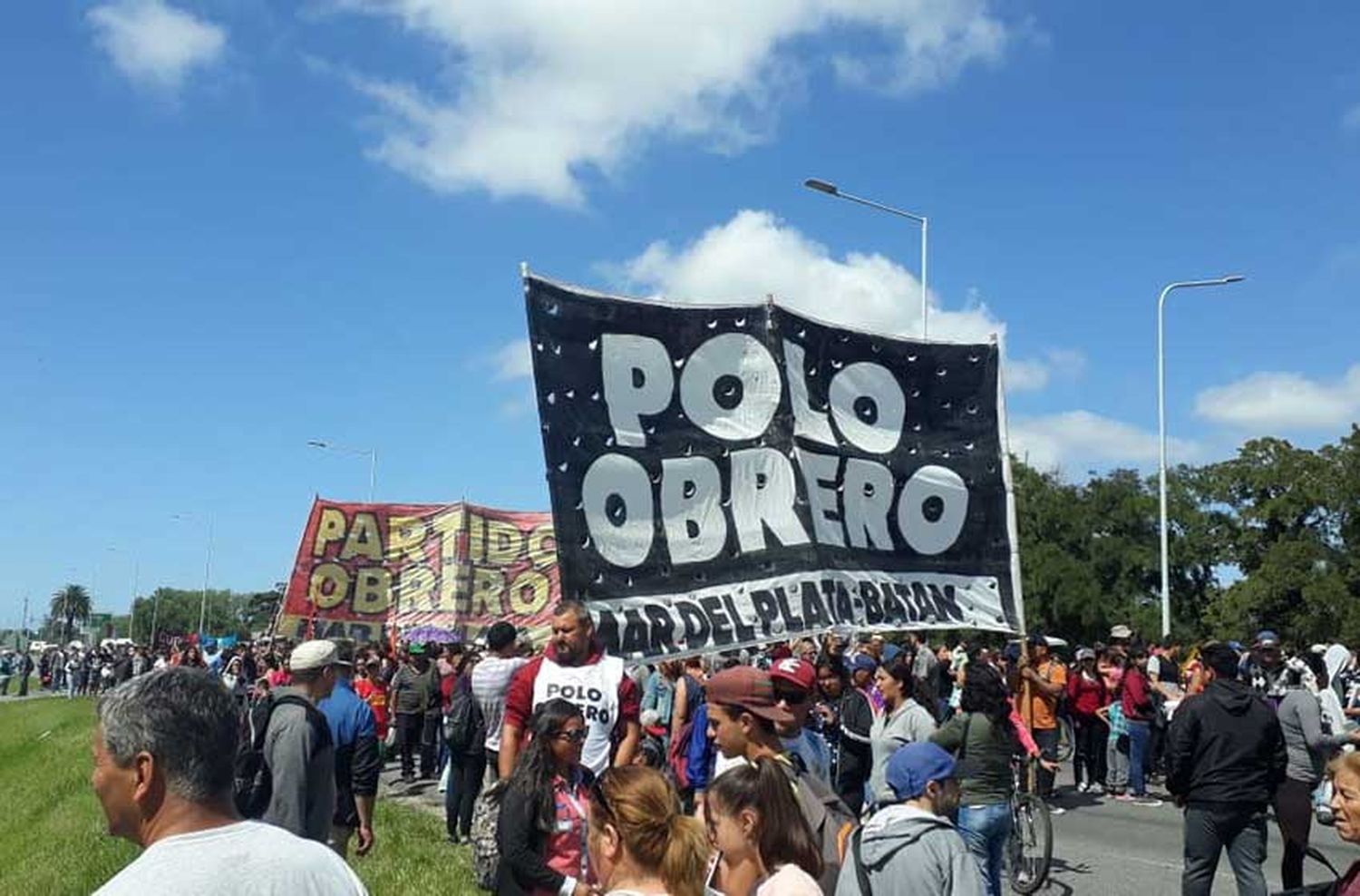 Manifestantes cortan el ingreso a la ciudad por ruta 2