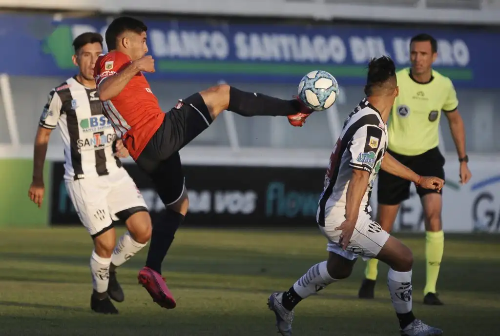Independiente se encontró con el triunfo en Santiago 