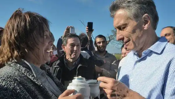 
Macri visitó familias daminificadas por las inundaciones en Santa Fe