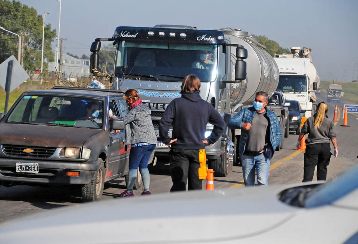 Tráfico intenso, vehículos sin permiso y controles más estrictos en los accesos a la ciudad