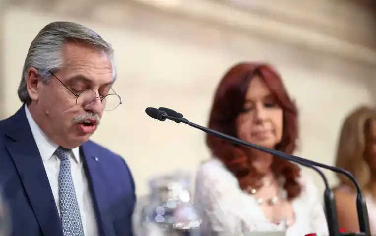 Durísima carta de intelectuales kirchneristas contra Alberto Fernández: "Lo moderado termina siendo débil"