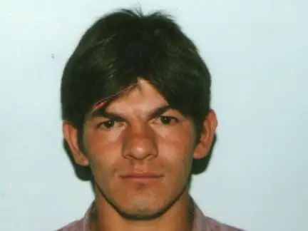 Buscan a un hombre acusado de degollar a su ex esposa 