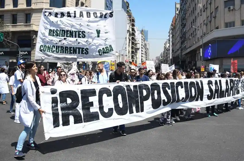 Trabajadores de salud, residentes y concurrentes porteños paran y se movilizan