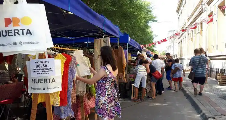Feria Frutos de la Tierra y el Río este sábado en plaza Constitución