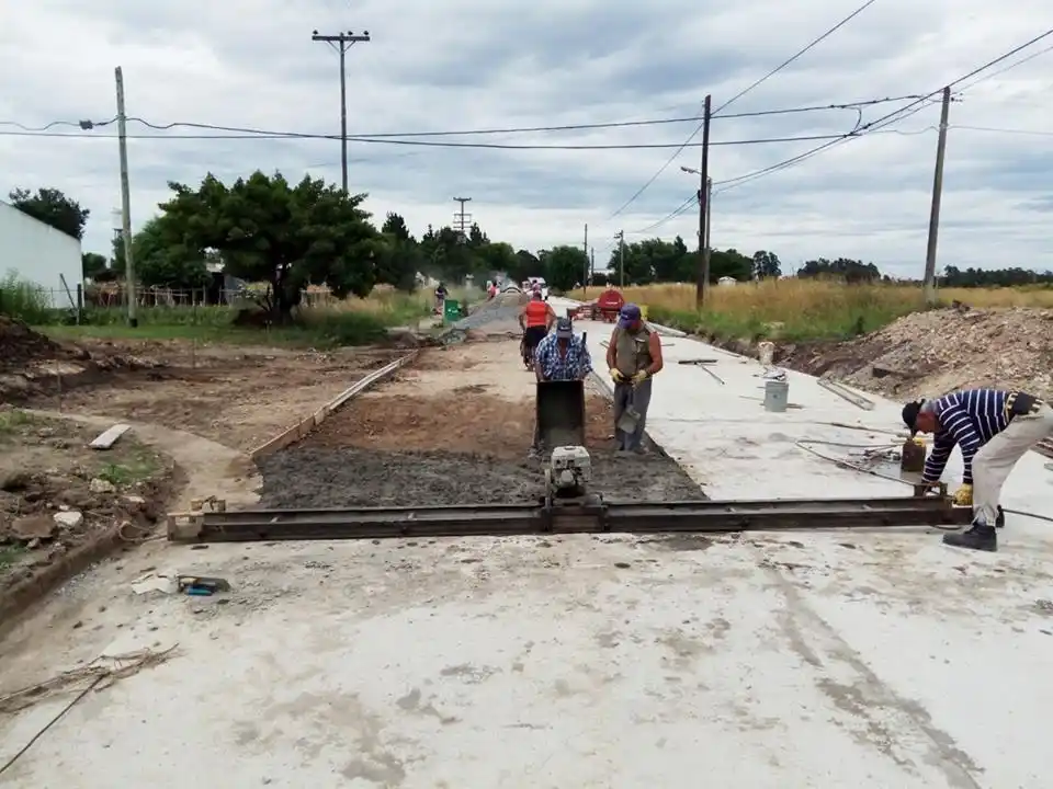 Concretan la pavimentación de cinco cuadras en Tamangueyú