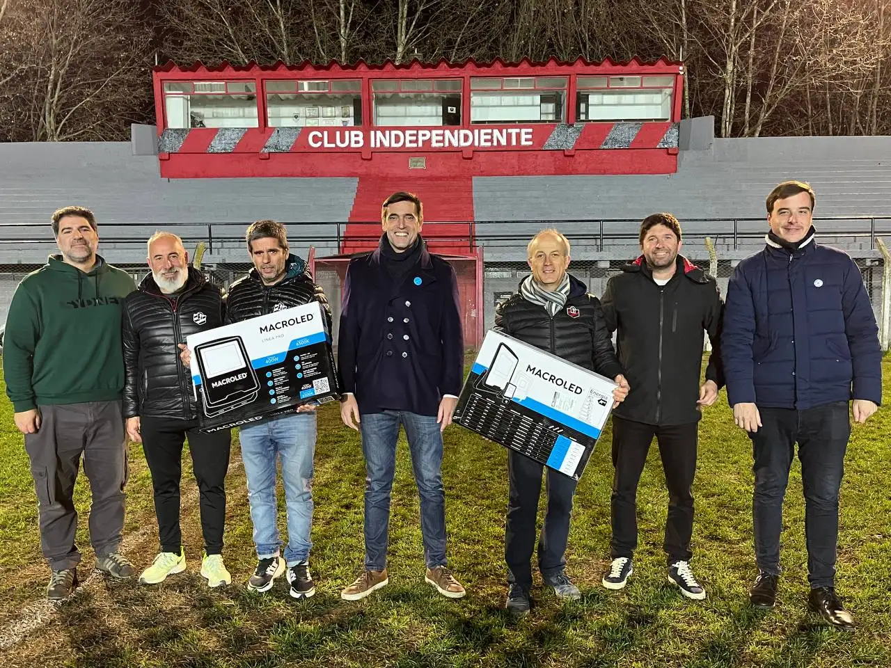 Los candidatos de Unión por la Patria con autoridades del Club Independiente.