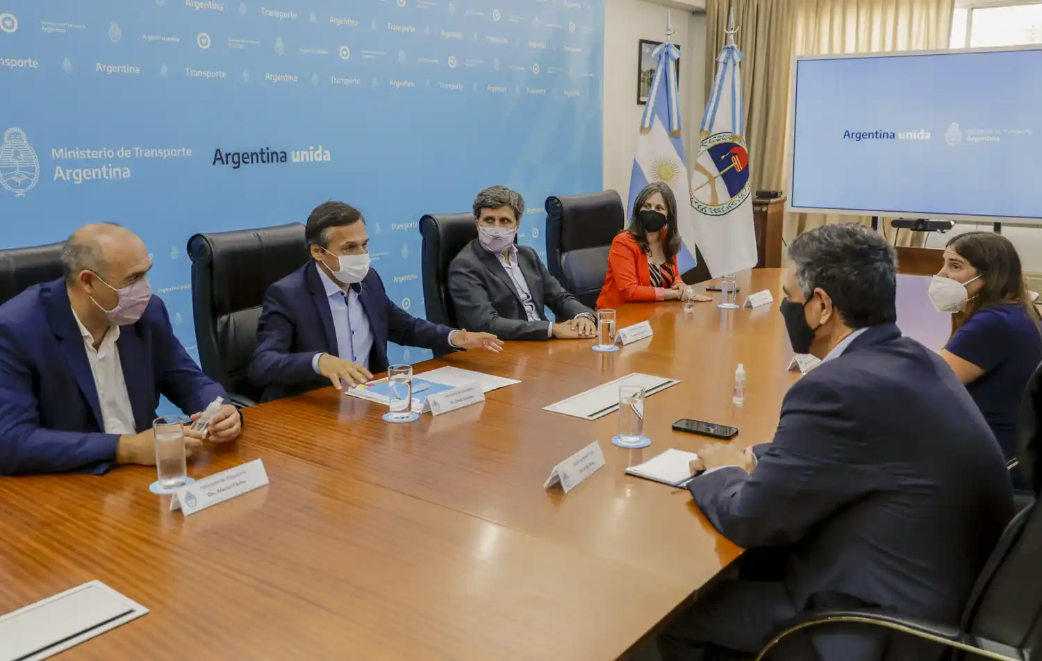 Funcionarios nacionales y porteños se reunieron para analizar el traspaso del transporte.