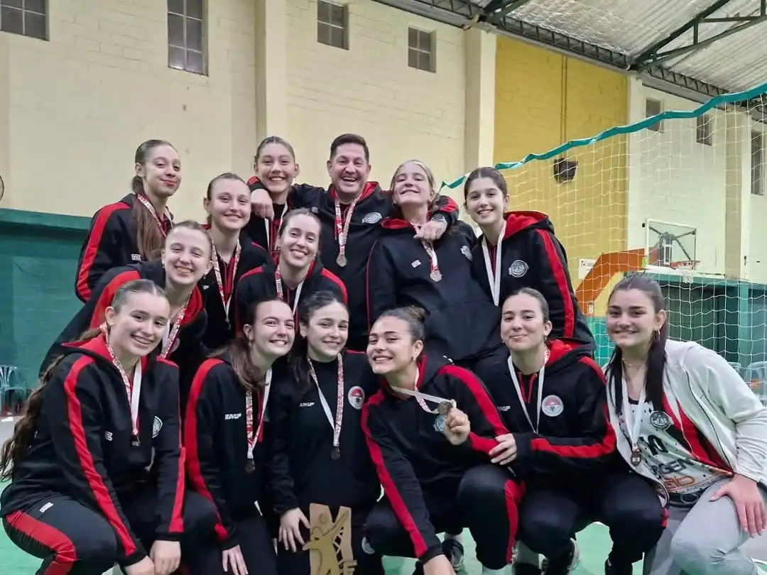 El "Albo" jugará la Liga Federal con un plantel 100% formado en el club.