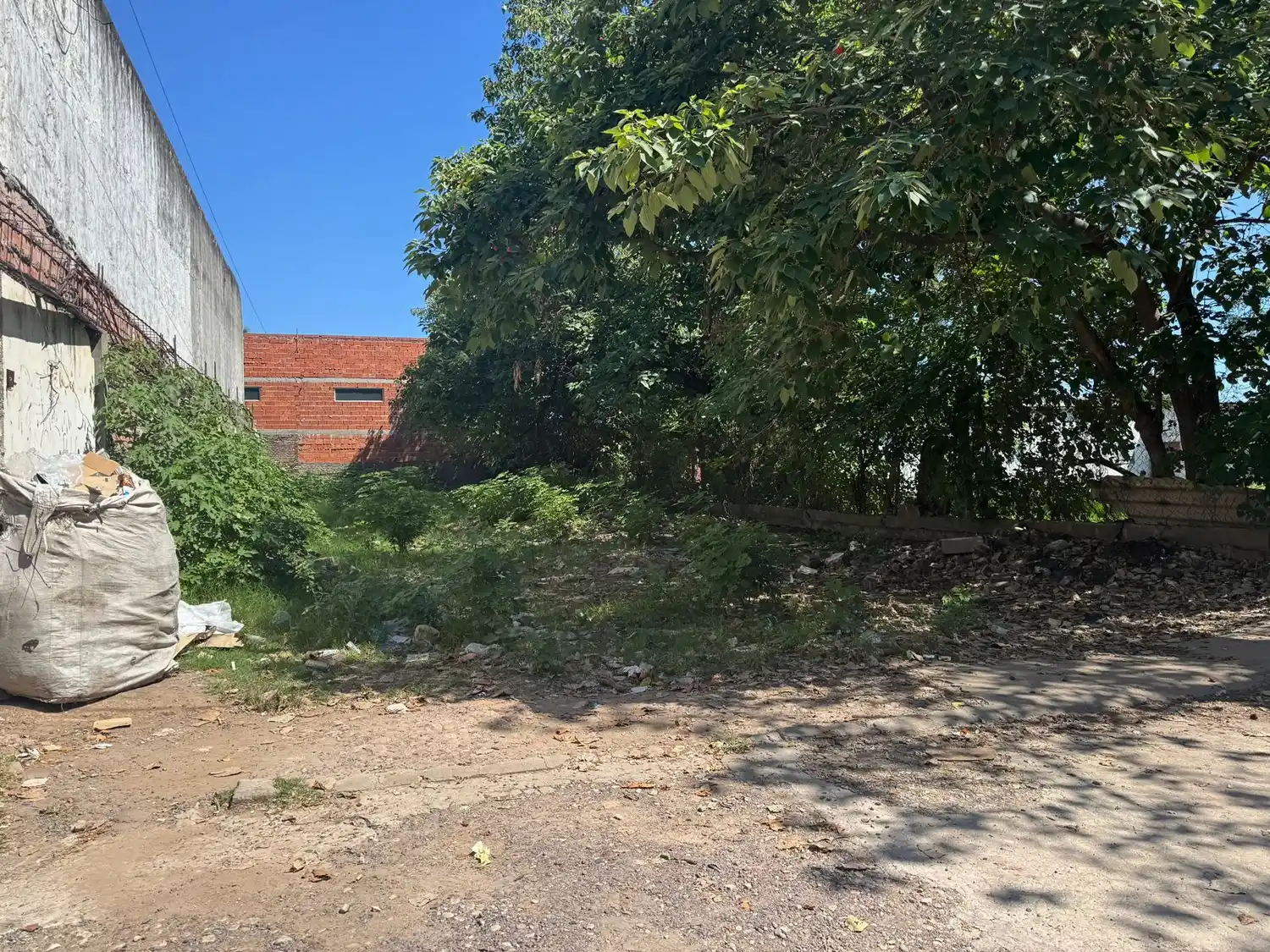 predio lindero al del grupo scout