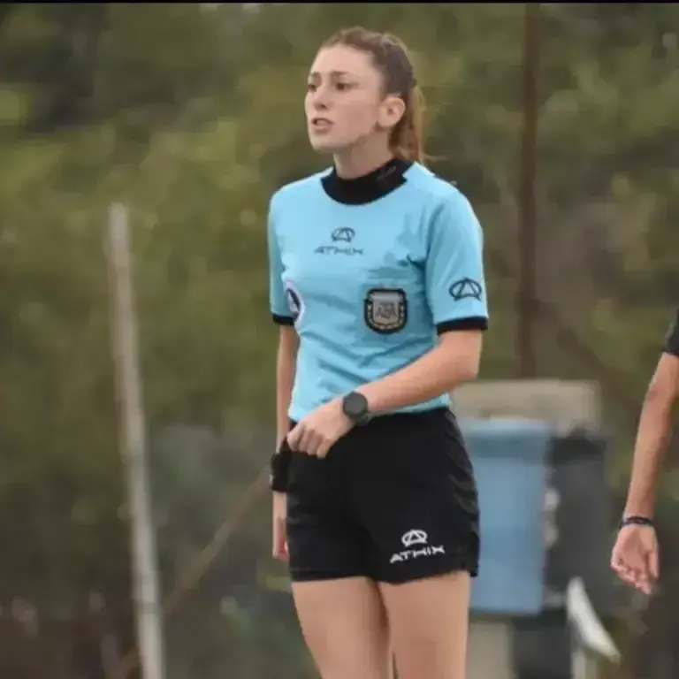 Ariadna Palacios, será la primer mujer en arbitra un juego por la Primera B: Ituzaingó y Argentino de Quilmes.