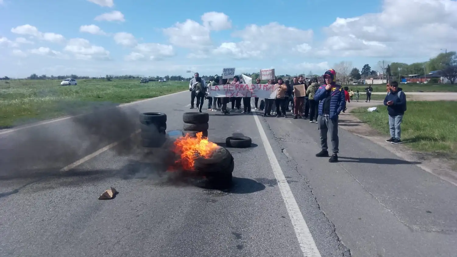 Manifestación y corte de la ruta 226 bajo el lema: "La Herradura existe"