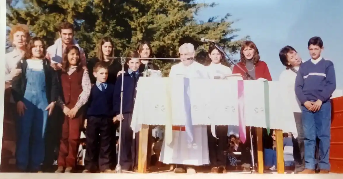 El P. F. Magnano presidiendo la celebración-