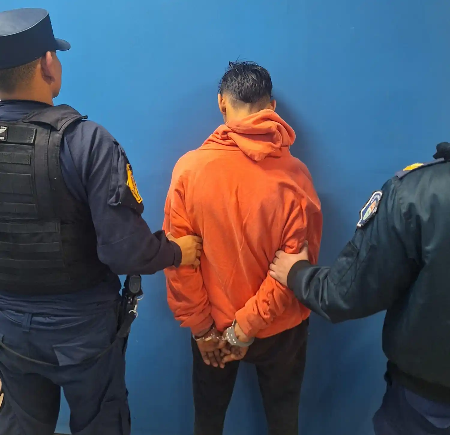 Detienen a un hombre por portación ilegítima de arma de fuego