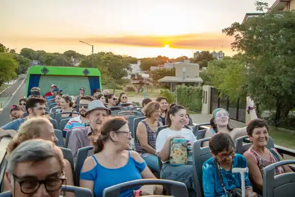 El Bus Turístico suma recorridos y apuesta por un desarrollo sostenible