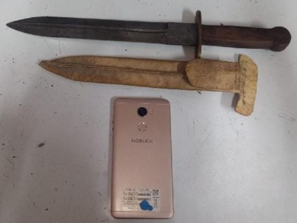 Allanamientos en la región: recuperaron un teléfono y una cuchilla que habían sido robados en zona rural