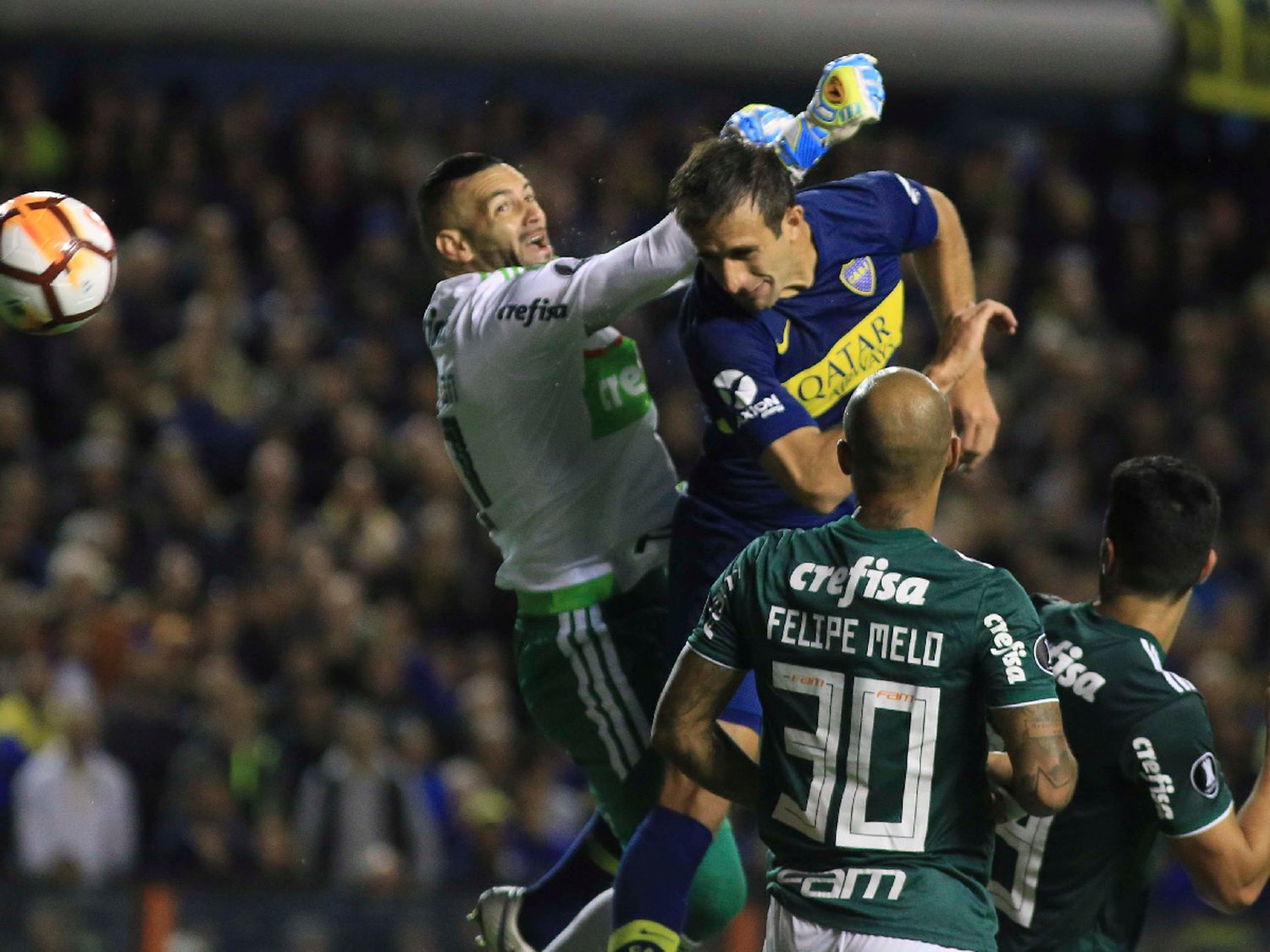 Boca sacó ventaja en La Bombonera