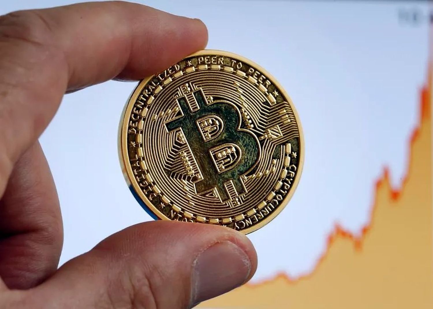 Bitcoin alcanzó un nuevo récord histórico luego del triunfo de Trump: tocó los 75.361 dólares