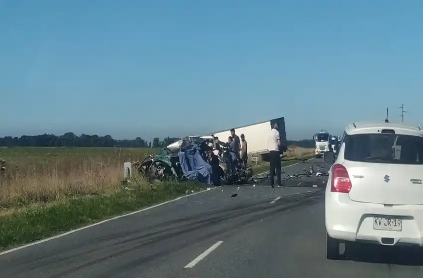 Impresionante choque frontal en la ruta 88: mueren dos mujeres