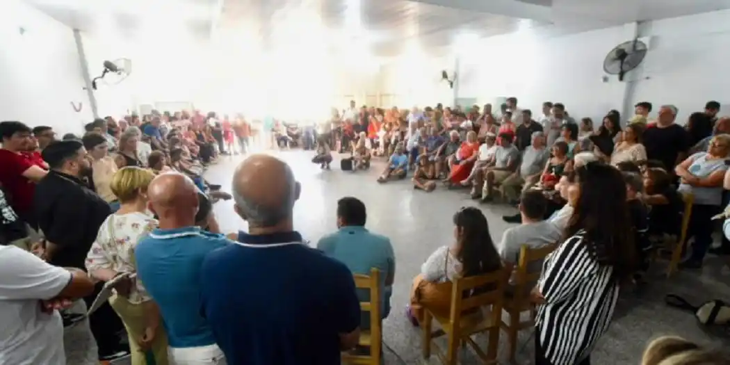 Asamblea en el club de los perdedores