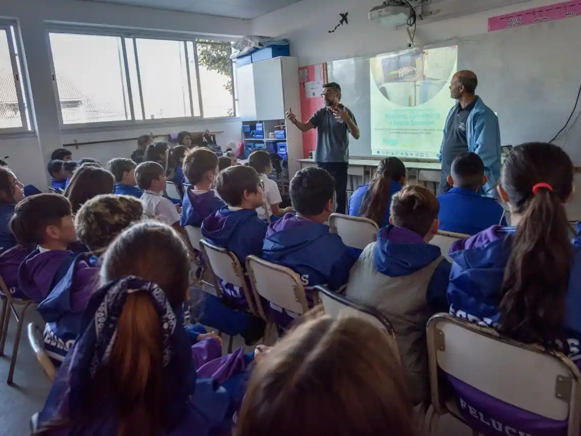 La Municipalidad de General Pueyrredon relanzó el Programa de Prevención sobre Bullying, Grooming y Uso Responsable de Redes Sociales.