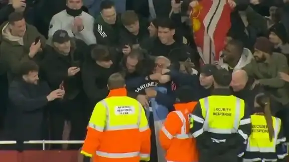 El Licha y el Gringo: el abrazo que conmovió tras el triunfazo del United