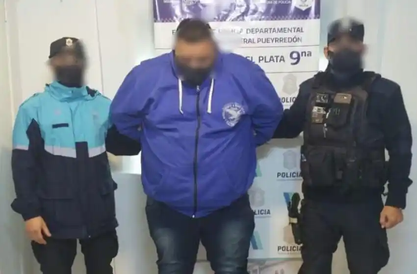 Vio en un semáforo el auto que le habían robado y se inició una persecución de película