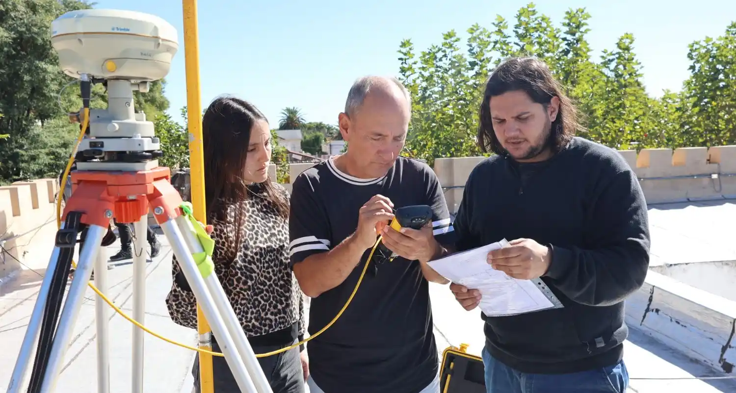 Relevan las redes de agua potable y cloacas para el proyecto de la planta depuradora