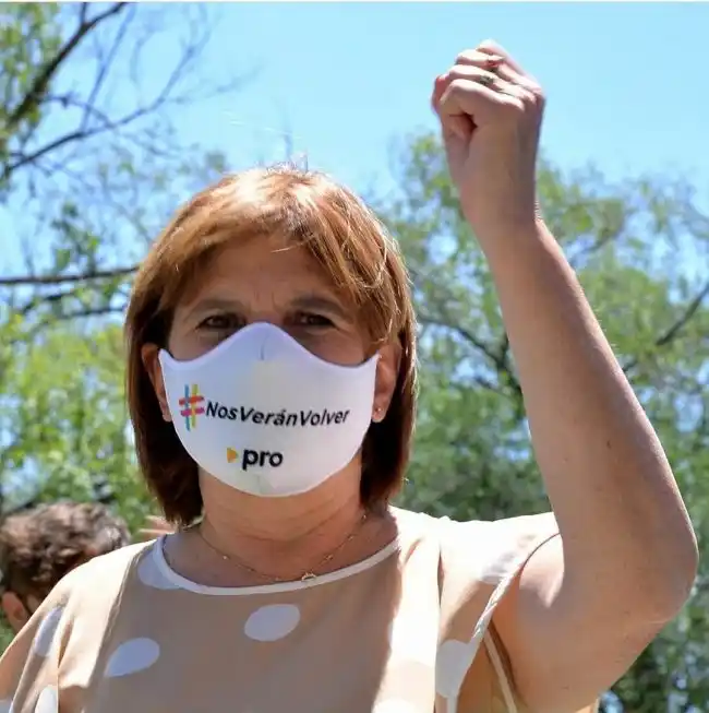 Tras el escándalo por sus dichos sobre Malvinas, Patricia Bullrich visita la fábrica Mayol que estuvo tomada en Cañuelas