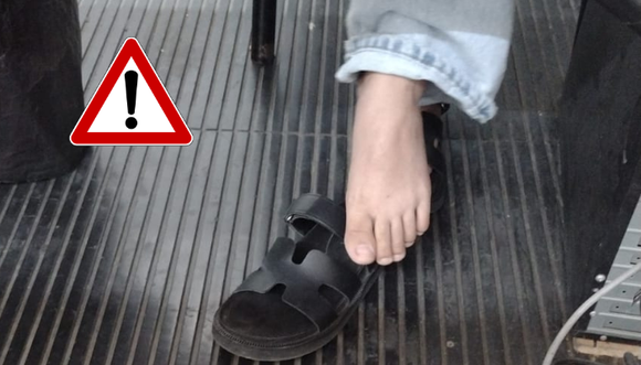 Opiniones divididas: atender "en patas", ¿está bien o mal?