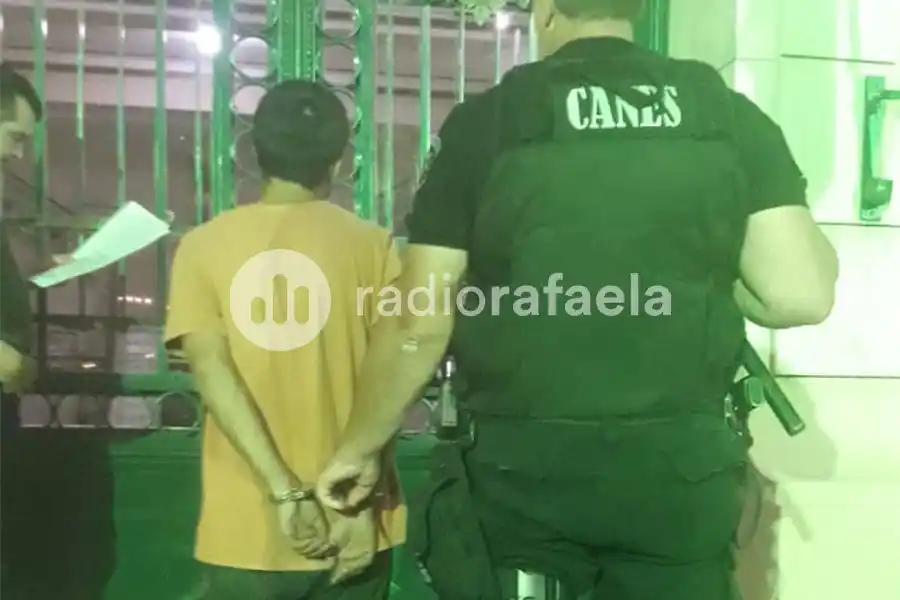 Entró a robar a una vivienda, lo encontraron y los vecinos le pegaron