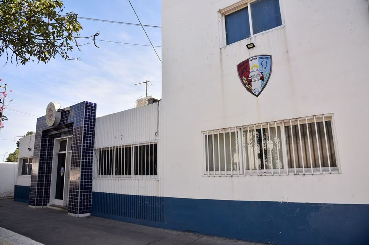 Investigan el ataque a la comisaría séptima del barrio Quintas de San Jorge