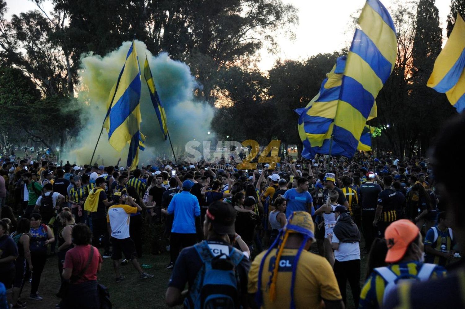 Desborde: hinchas de Central se juntaron cerca del estadio previo al clásico rosarino