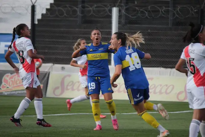 Huber festeja su gol.