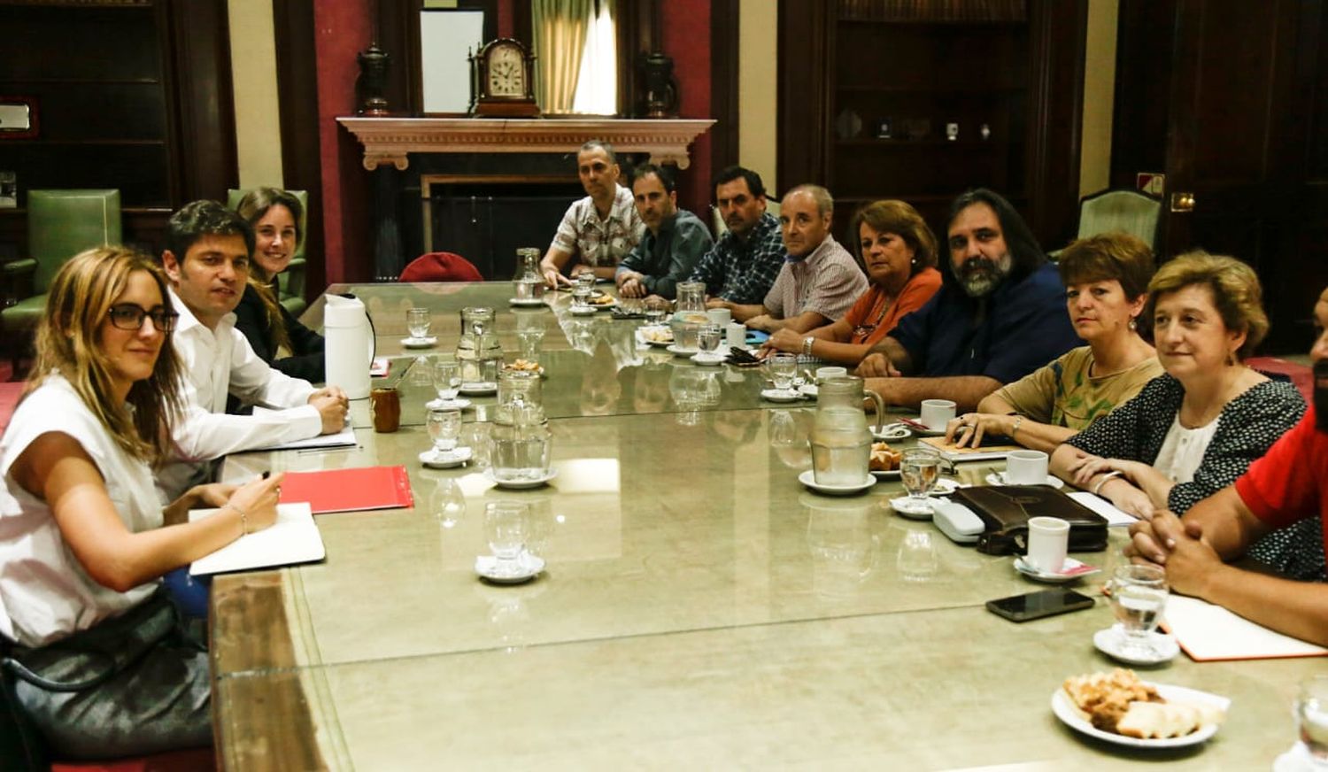 Kicillof recibió a gremios docentes bonaerenses antes de la discusión paritaria