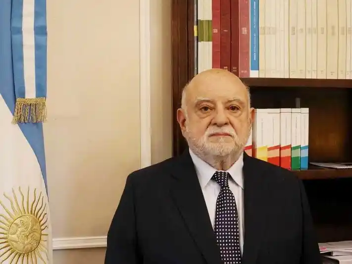 Barra: “La cláusula transitoria de la nueva
Carta Magna Provincial es constitucional”