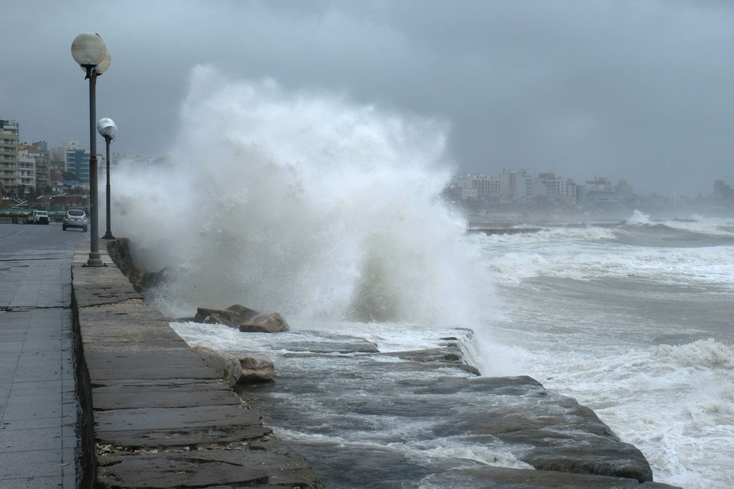 Al final Rosa no era tan Santa: anuncian lluvias y vientos fuertes para todo el sábado