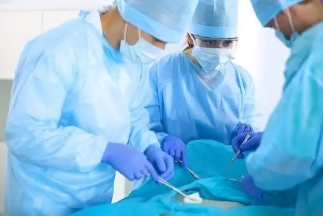 Se agrandó el pene y quiso comprobar el nuevo tamaño de una manera que lo dejó internado