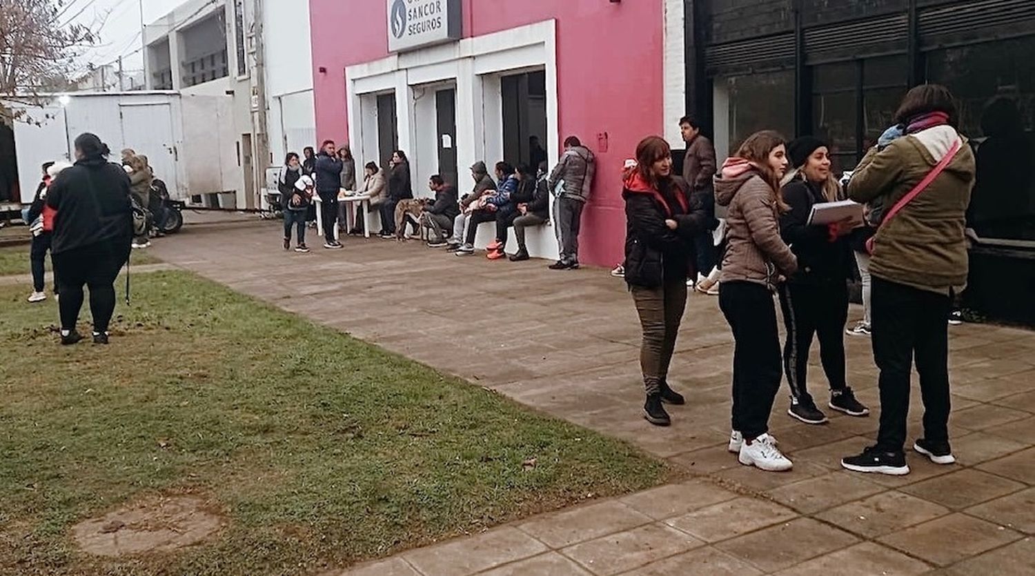 La jornada se desarrolló este domingo, en Belgrano 444, en un quirófano móvil. Foto: Gentileza.