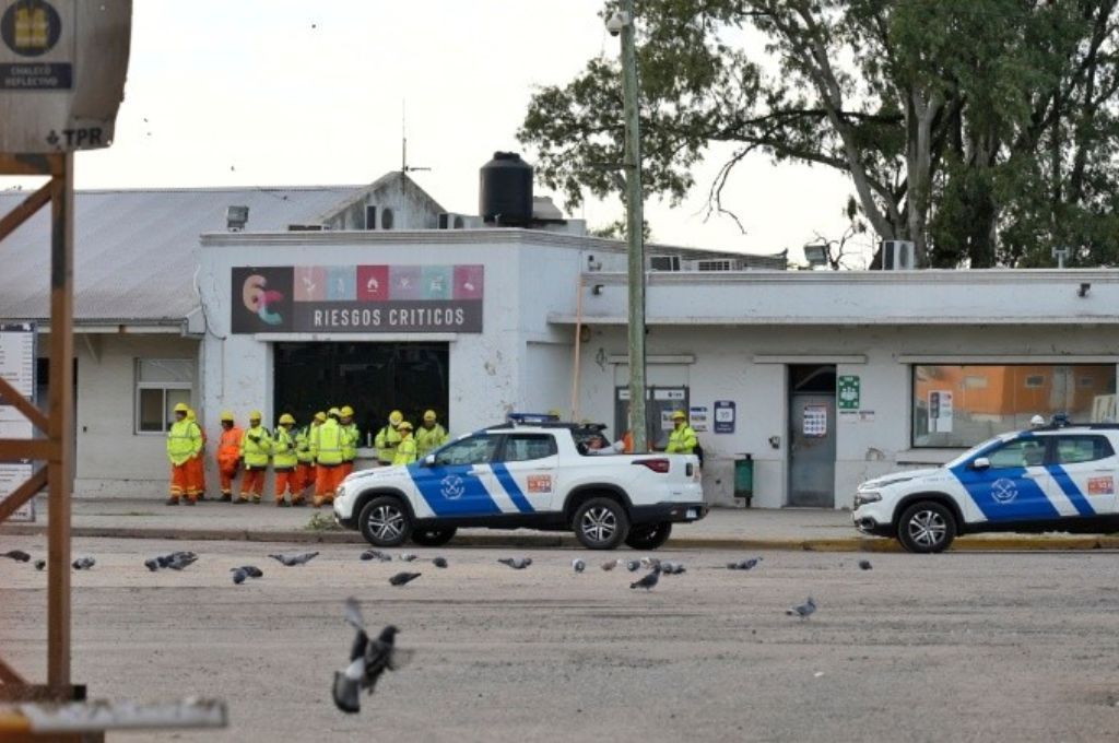 Paro tras la trágica muerte de un operario en el Puerto de Rosario: denuncian precariedad laboral