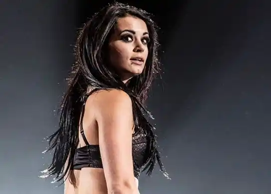La inesperada patada que terminó con la carrera de una famosa luchadora británica