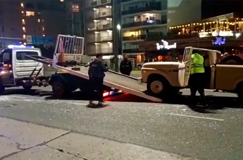 Perdió el control de la camioneta e impactó contra el cordón: estaba borracho