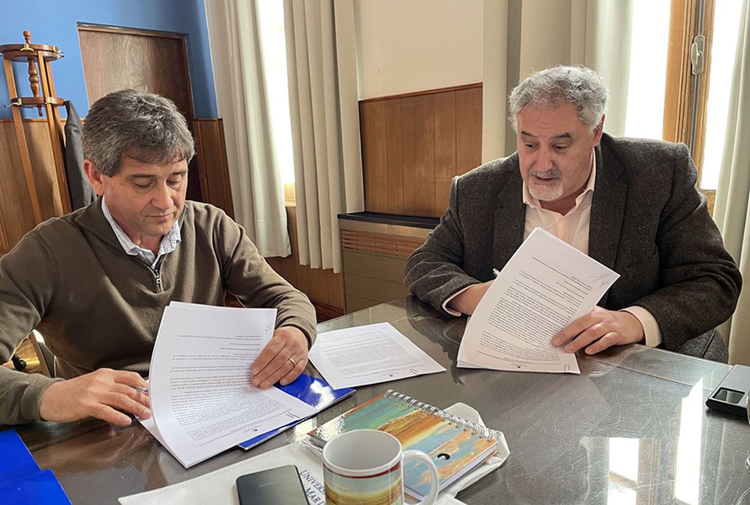 Fioramonti firmó un convenio con la Universidad de Mar del Plata