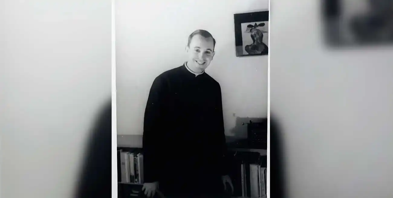La imagen de un joven Bergoglio cuando fue maestrillo en el Colegio Inmaculada.