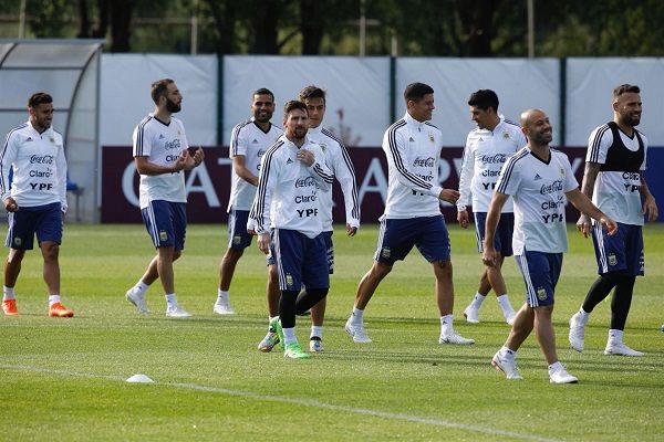 La Selección realizó una práctica abierta ante 500 personas en Bronnitsy