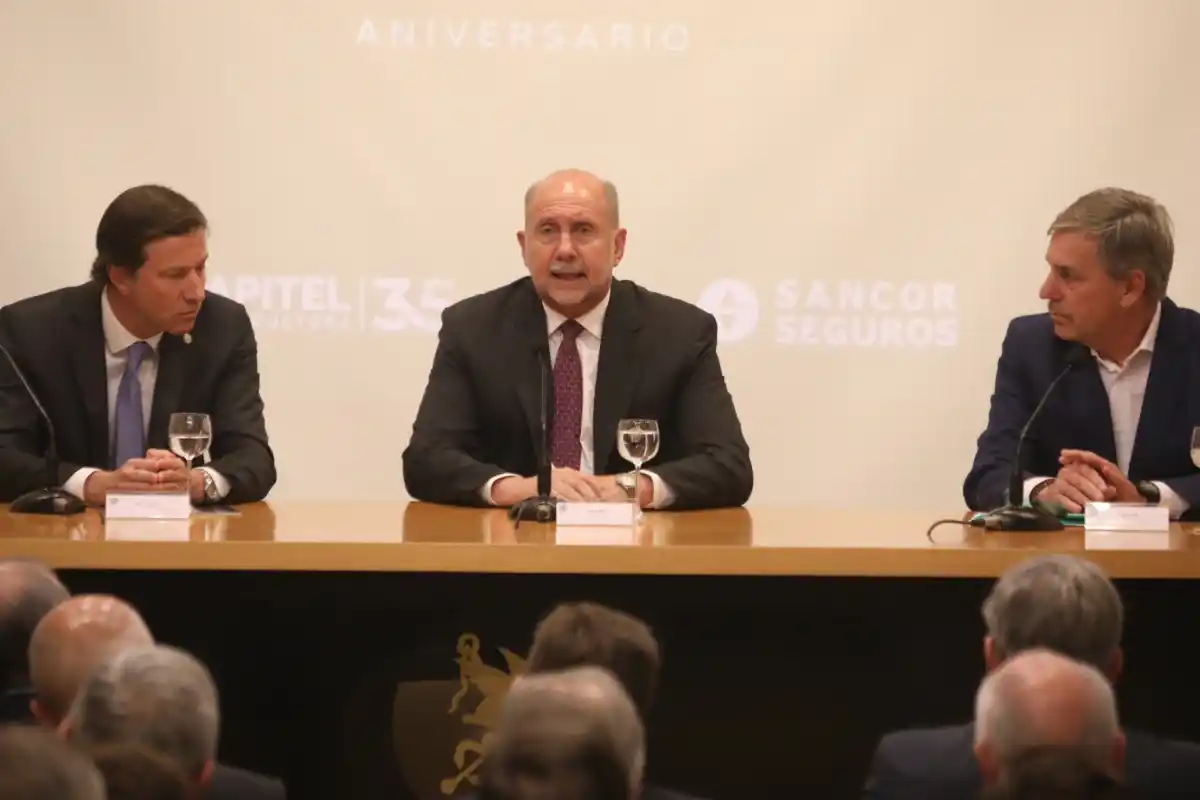 Omar Perotti, participó de la celebración por el 139° aniversario de la fundación de la Bolsa de Comercio de Santa Fe.