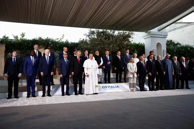 Foto de familia ampliada del G7 (REUTERS/Guglielmo Mangiapane)