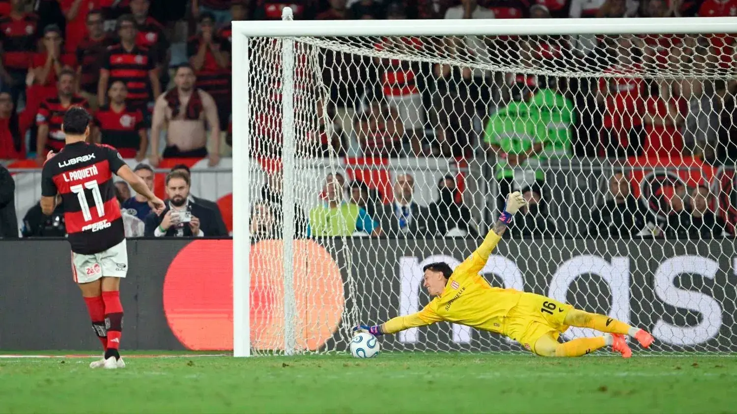 Estudiantes resistió 90 minutos en el Maracaná y en los penales apareció Muslera: el León está en la final
