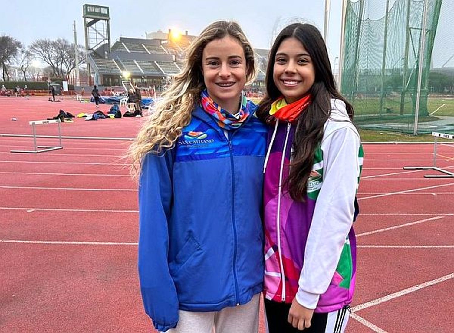 Paula Rizzi (derecha) representará a San Cayetano en los Juegos Evita