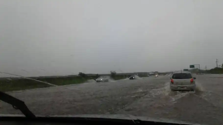 Recomiendan circular con precaución y no transitar caminos de tierra