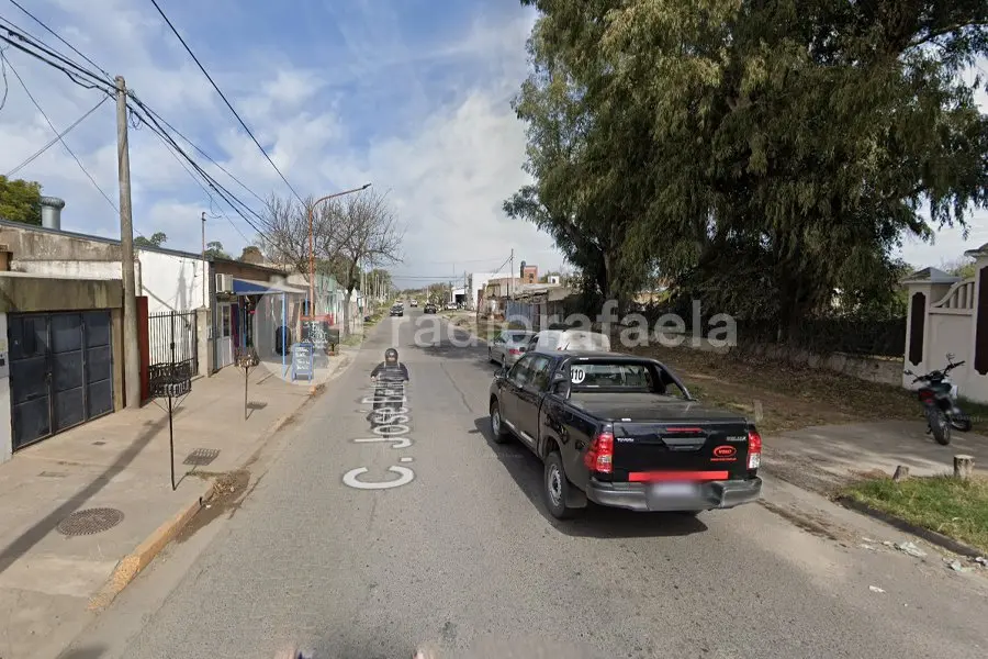 Rompieron la vidriera de un comercio para entrar a robar, pero terminaron tirando todo en la huida